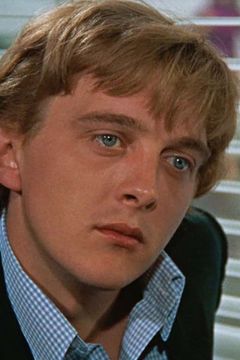 David Hemmings interpreta Robert Clayton