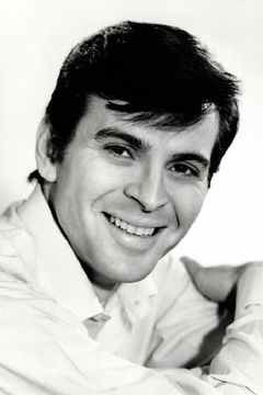 Stuart Damon interpreta Alex Straub