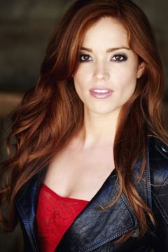Brittany Adams interpreta Marci
