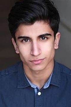 Aaron Phagura interpreta Roops