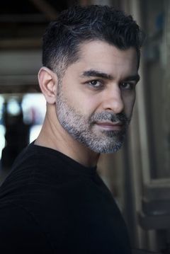 Bahram Khosraviani interpreta Revolutionary Guard
