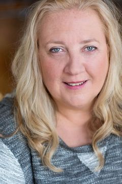 Claire Jacques interpreta Bank Teller