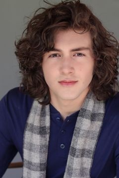 Josiah Cerio interpreta Young Quentin
