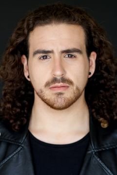 Matthew Timmons interpreta Woody Fink