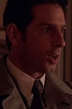 Michael Tiernan interpreta Reverend