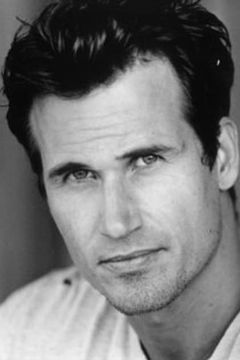 Gregory Fawcett interpreta Harry Panker