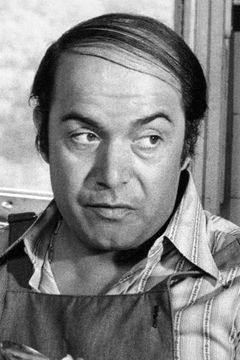 Lino Banfi interpreta Nonno Libero Martini
