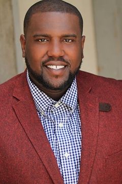Elijah Everett interpreta Man Crying