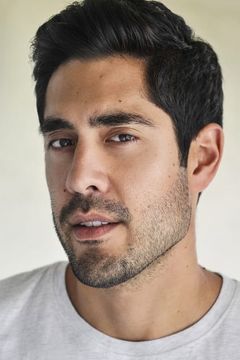 Tai Hara interpreta Glenn Strong