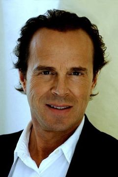 Jan Niklas interpreta Count Jean de Satigny