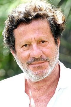 Joaquim de Almeida interpreta Dr. Lima
