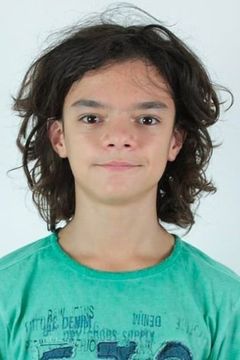 Tommaso Di Cola interpreta Dennis Placido