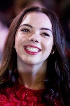 Katie Jackson interpreta Leah Fox