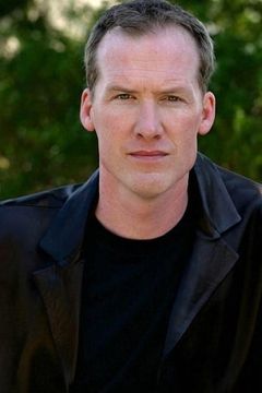 Steven Griffith interpreta Tex