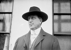 William Randolph Hearst interpreta Self - Press Tycoon (archive footage)