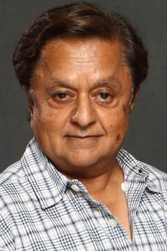 Deep Roy interpreta Teeny Weeny
