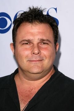 Jeremy Ratchford interpreta Nick Vera