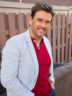 Darren Dowler interpreta Rail Crossing Crowd