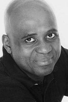 Isaac George interpreta cameriere