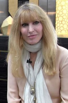 Janice Karman interpreta Theodore / The Chipettes (singing voice) (uncredited)