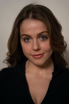 Angela Ashton interpreta First Maid