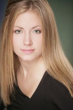Michelle Anderson interpreta Nursery Customer