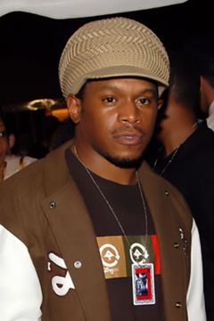 Sway interpreta Himself