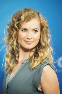 Cornelia Gröschel interpreta Charlotte Angermann
