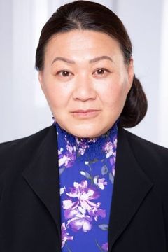 Serene Lee interpreta June