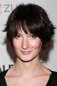 Natasha Melnick interpreta Girl at Poker Game