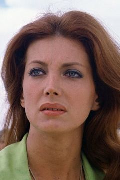 Gayle Hunnicutt interpreta Donna Lloyd