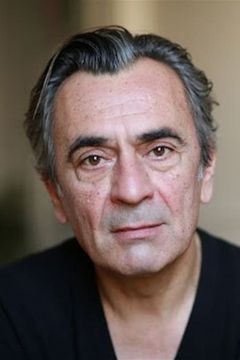 Michel Bompoil interpreta Robert Monteil