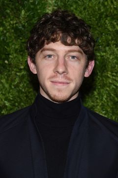 William Hochman interpreta Tucker