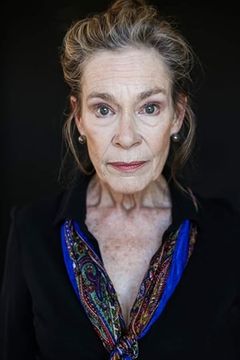 Pamela MacDonald interpreta Nurse