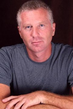 David W. Scott interpreta Loading Dock Worker (uncredited)