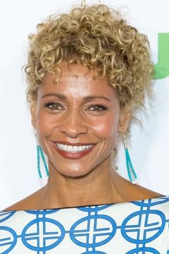 Michelle Hurd interpreta Monique Jefferies