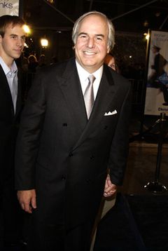 Frank Abagnale Jr. interpreta French Policeman