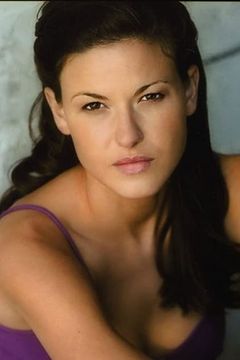 Alicia Lagano interpreta Selena Ramos