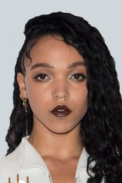 FKA Twigs interpreta Shy Girl