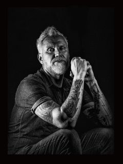 Christopher Allen Nelson interpreta Tommy Plympton
