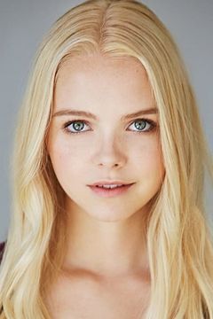Olivia Boreham-Wing interpreta Roland's Assistant