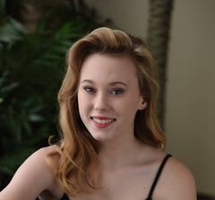 Sarah Morgan Thompson interpreta Student