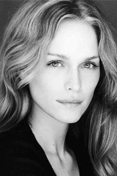 Cassandra Bell interpreta Pretty Waitress