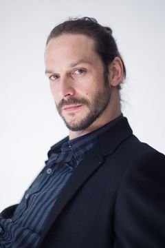 Albert Prat interpreta Toni