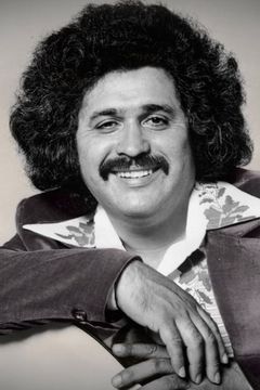Freddy Fender interpreta Mayor Sammy Cantu