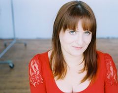 Inessa Frantowski interpreta Woman Holding Rat