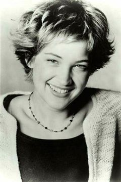 Colleen Haskell interpreta Rianna