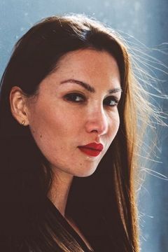 Léticia Belliccini interpreta Pool Girl