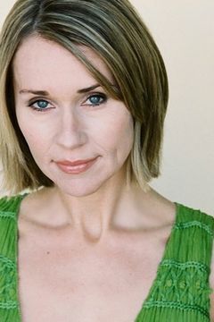 Suzanne Turner interpreta Woman (uncredited)