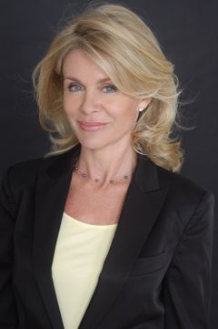 Denise DuBarry interpreta Johanna Franklin